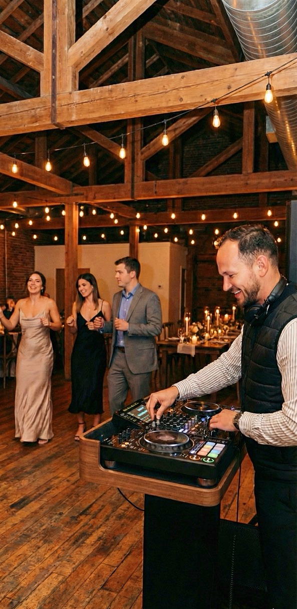 Hochzeits-DJ KEVGROOVE am Mischpult