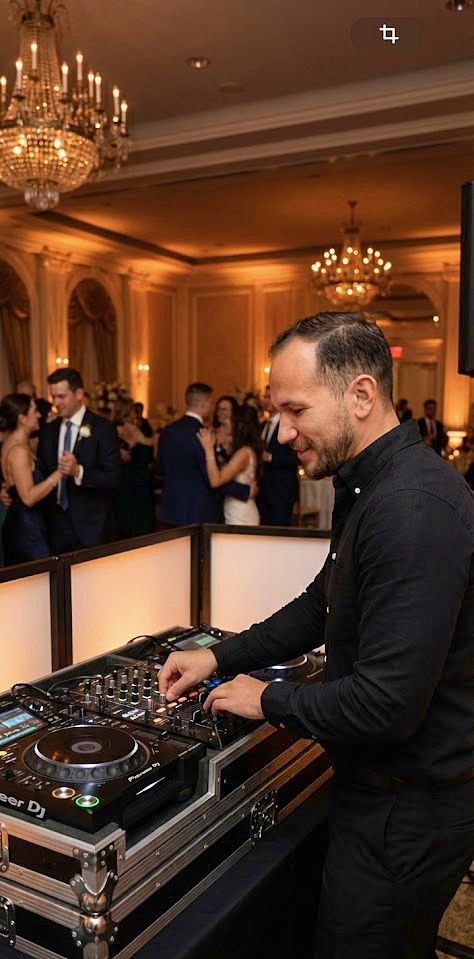 Volle Tanzfläche auf einer Veranstaltung in Köln